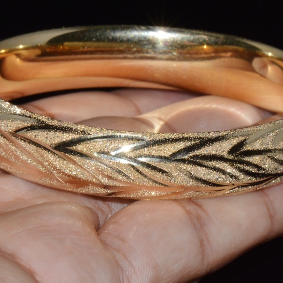 GORGEOUS 14K SOLID GOLD ENGRAVED LEAVES STACKING BANGLE BRACELET - Picture 8 of 14